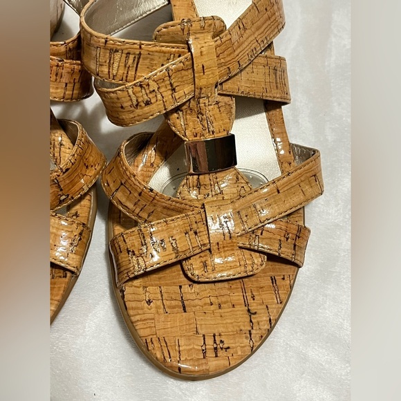 Sofft Women's Tan 2.5 inch High Heeled Shiny Cork Upper Sandals Size 8.5 - Picture 2 of 16